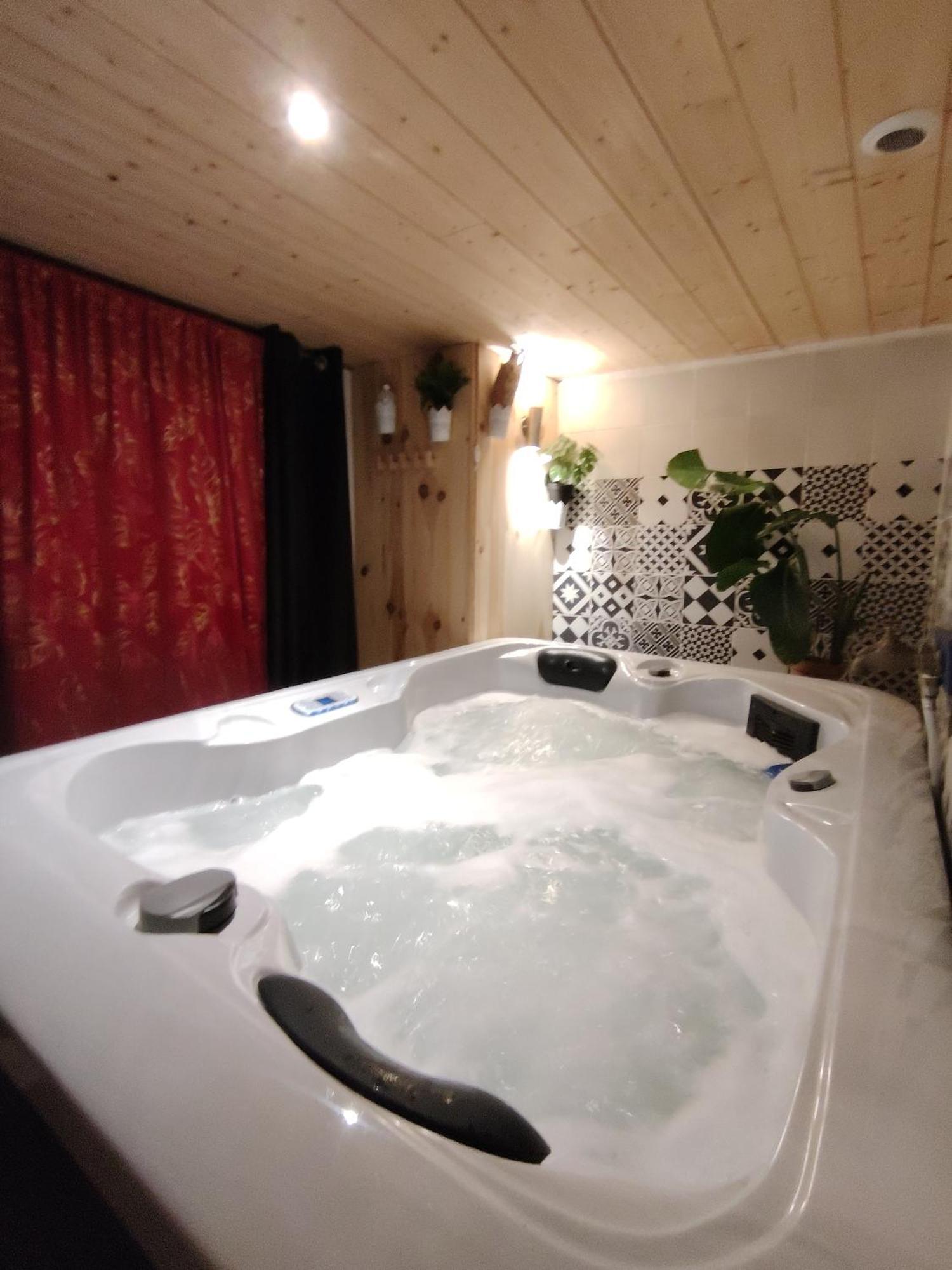 Sweet Loft Grenoble-Love Room Avec Jacuzzi & Sauna Bagian luar foto