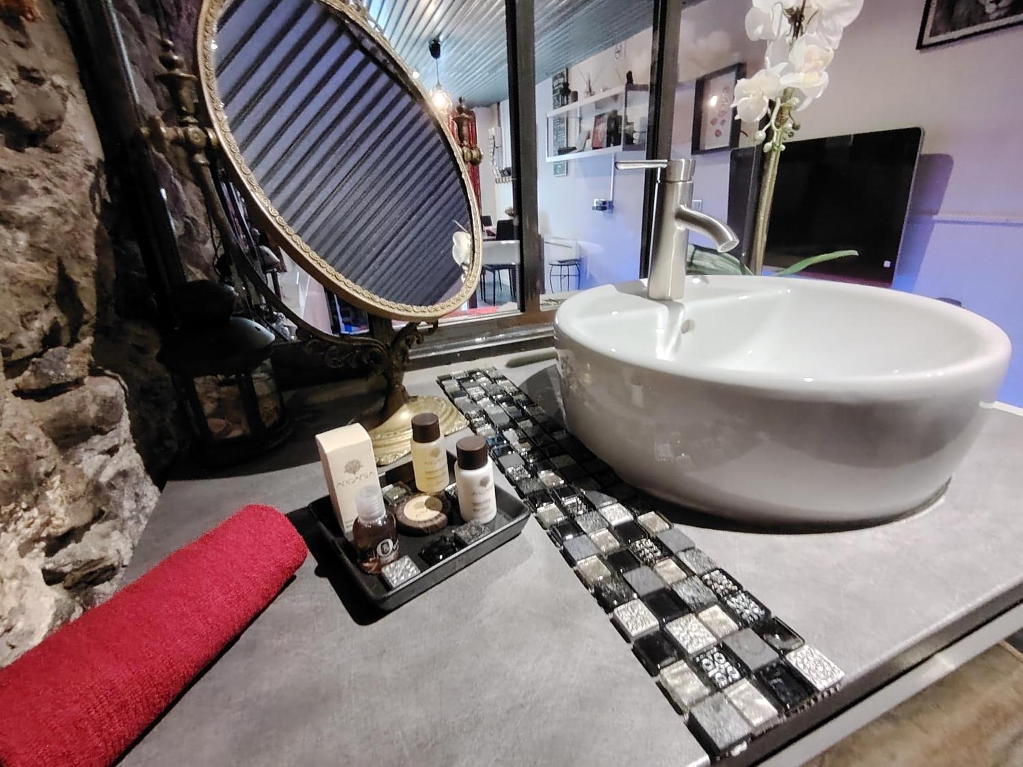 Sweet Loft Grenoble-Love Room Avec Jacuzzi & Sauna Bagian luar foto